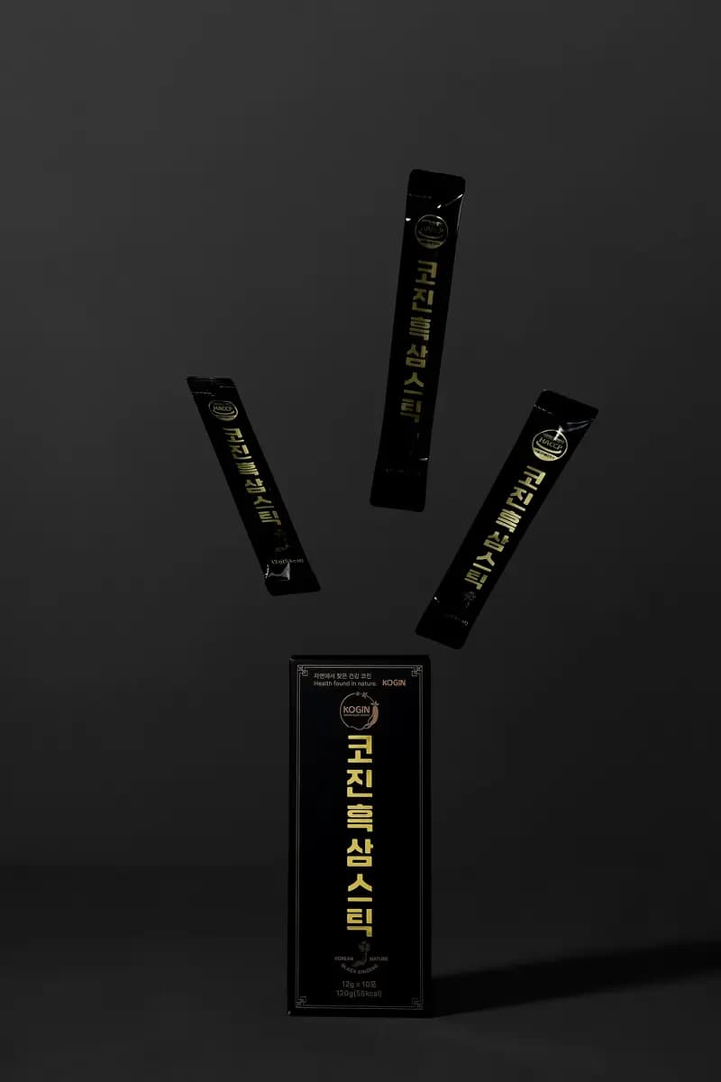 공중에 떠 있는 코진 흑삼스틱 연출 컷