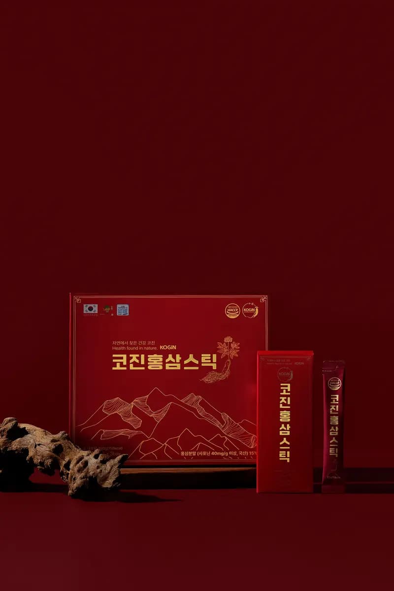 딥크림슨 배경의 코진 홍삼스틱 세트